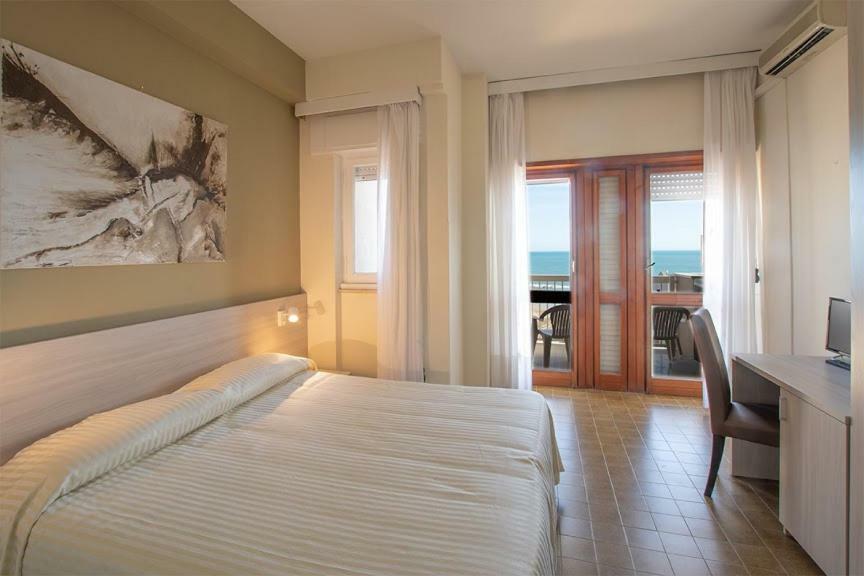 Hotel Scacciapensieri Nettuno Exterior foto
